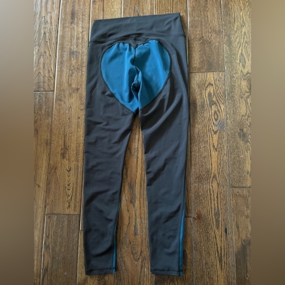 Evree Bella Heart Booty Leggings - Picture 5 of 8